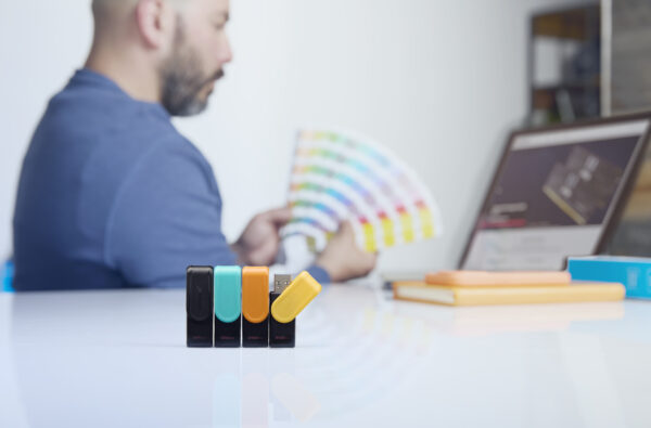 Kingston - USB flash drive - USB 3.2 Gen 1 - Exodia S Black Yellow - Imagen 8