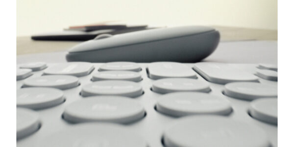 Logitech - Keyboard - Wireless - Graphite - Imagen 3