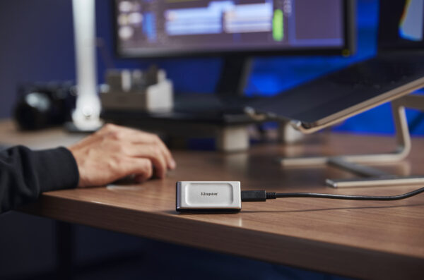 Kingston XS2000 - SSD - 1 TB - externo (portátil) - USB 3.2 Gen 2x2 (USB-C conector) - Imagen 9