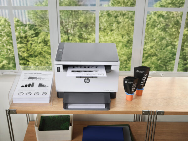HP DesignJet T850 - 36" impresora de gran formato - color - chorro de tinta - Rollo (91,4 cm x 45,7 m) - 2400 x 1200 ppp - hasta 0.42 minutos/página (monocromo) / hasta 0.42 minutos/página (color) - capacidad: 1 rollo - Gigabit LAN, Wi-Fi(n) - cortador - Imagen 2