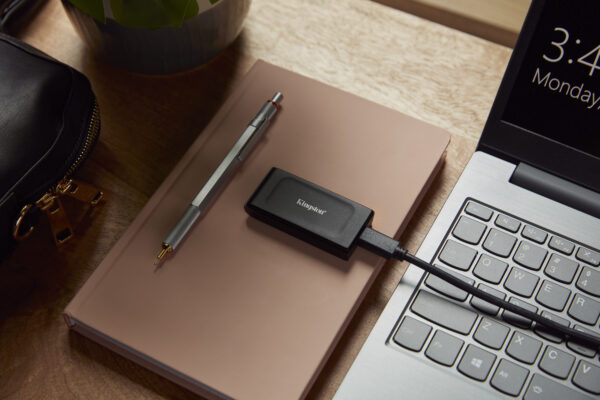 Kingston XS1000 - SSD - 2 TB - externo (portátil) - USB 3.2 Gen 2 (USB-C conector) - Imagen 8