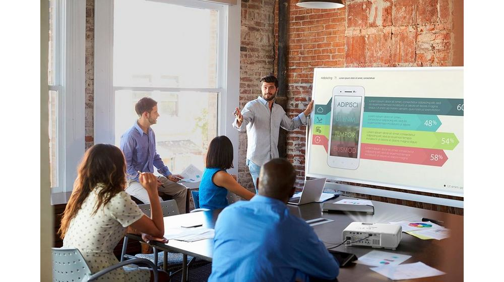 Epson PowerLite L260F - Proyector 3LCD - 4600 lúmenes (blanco) - 4600 lúmenes (color) - 16:9 - 1080p - IEE 802.11a/b/g/n/ac inalámbrico/LAN/Miracast - con 3 años de Epson Road Service Program