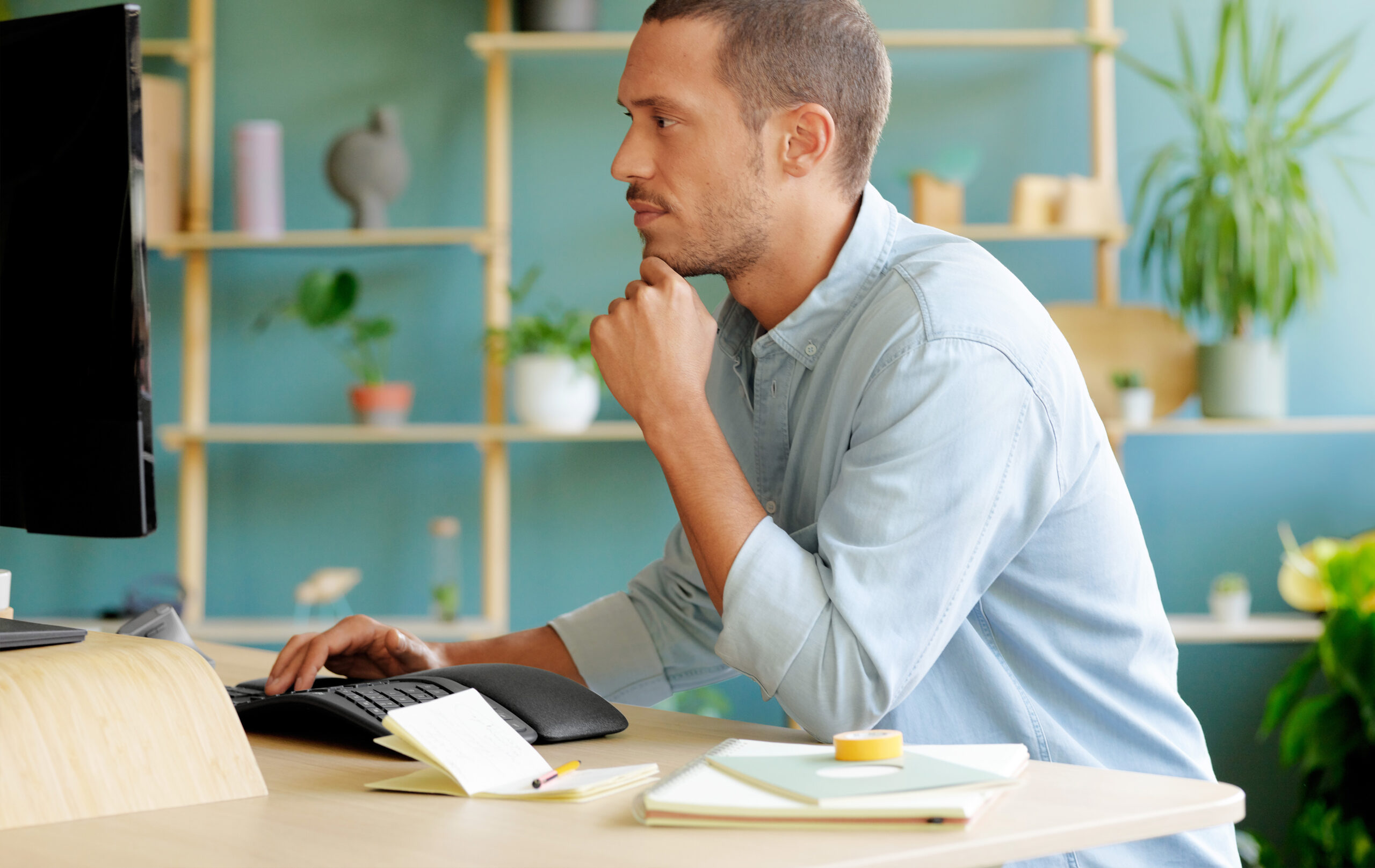 Logitech ERGO K860 - Teclado - inalámbrico - 2.4 GHz, Bluetooth 5.0 - grafito