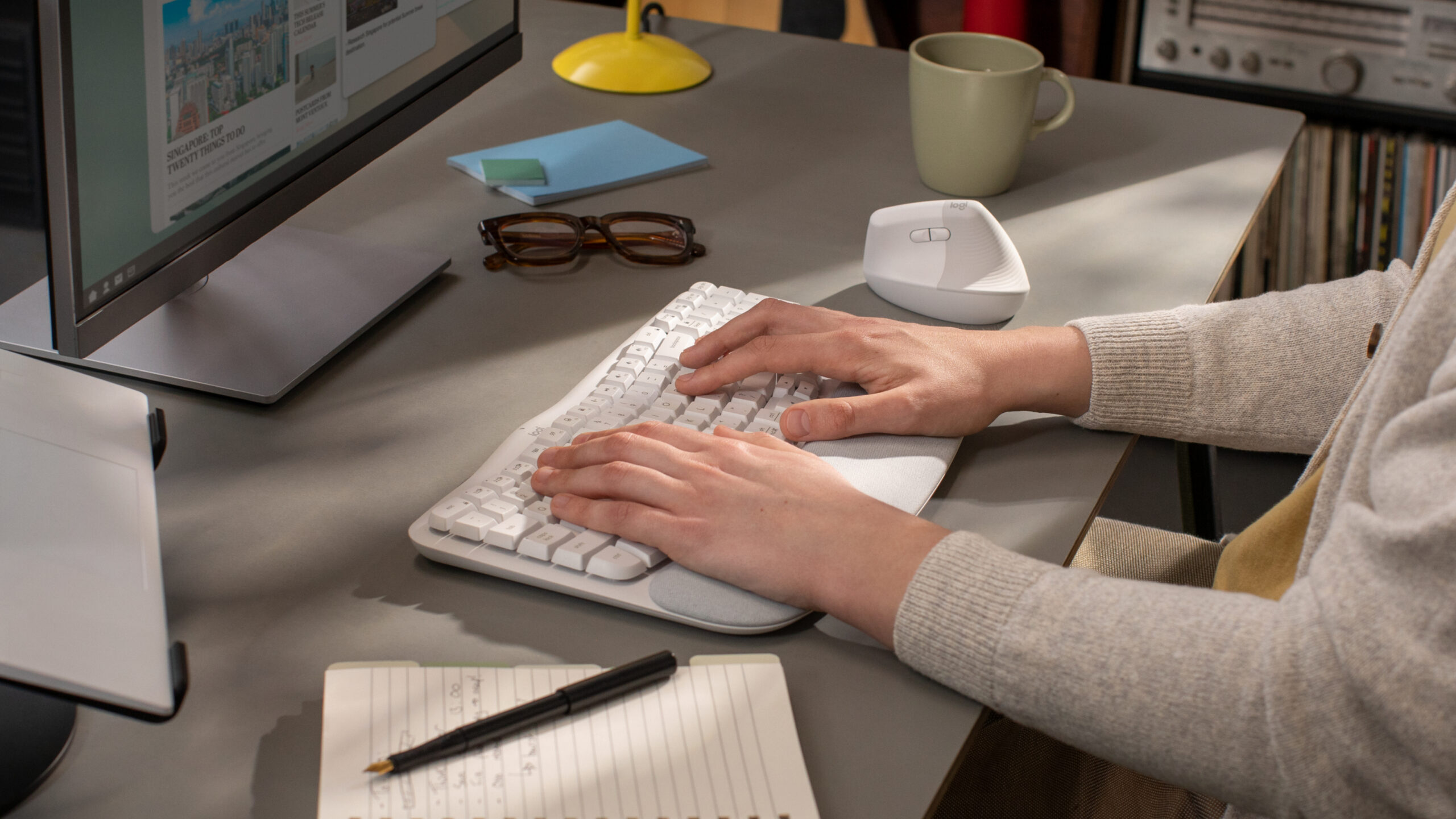 Logitech - Keyboard - Wave keys - Spanish - Off white