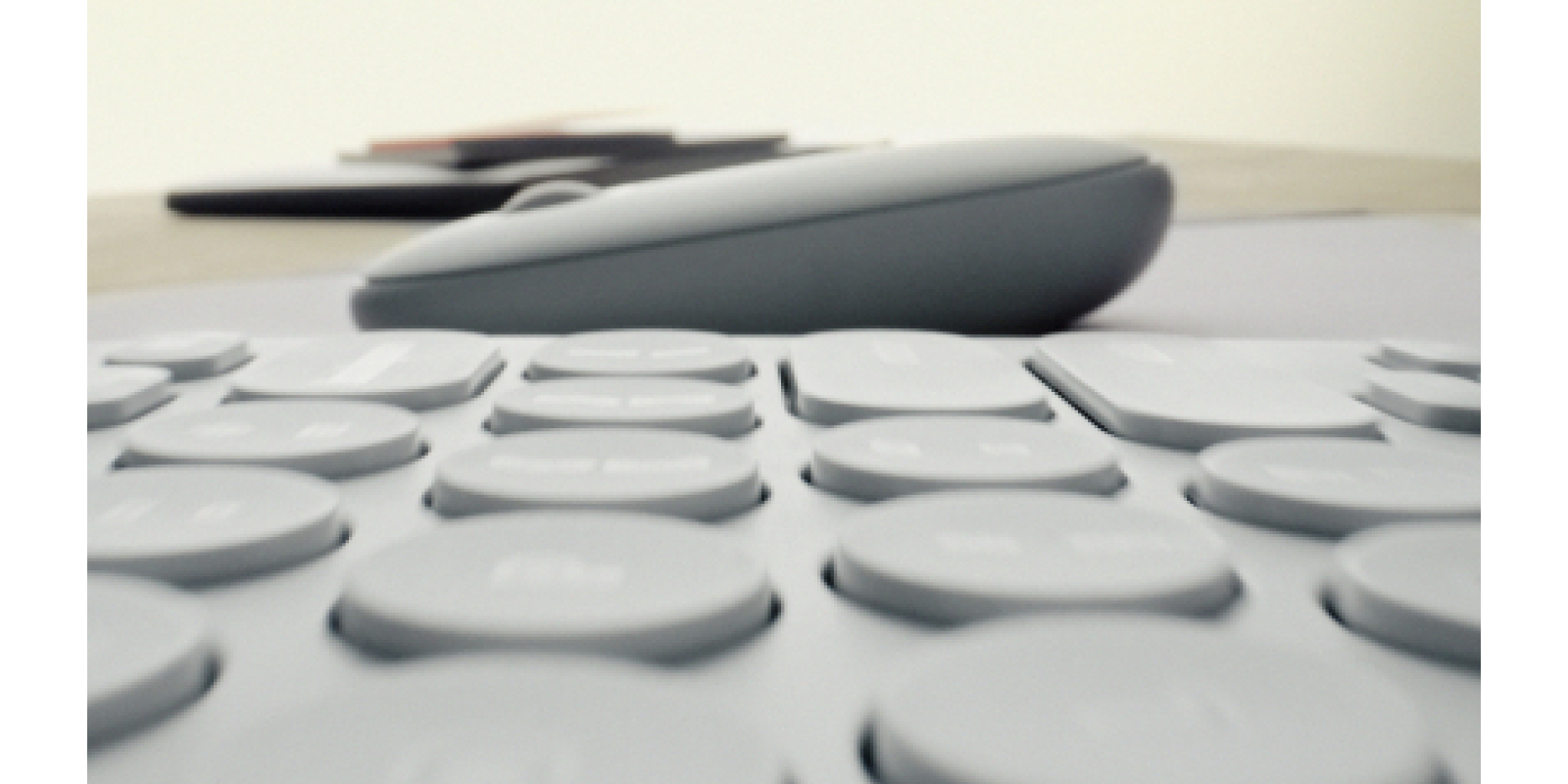 Logitech - Keyboard - Wireless - Rose - Con Bluetooth