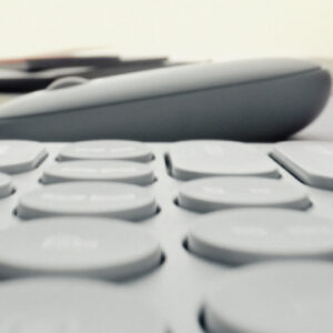 Logitech - Keyboard - Wireless - Rose - Con Bluetooth