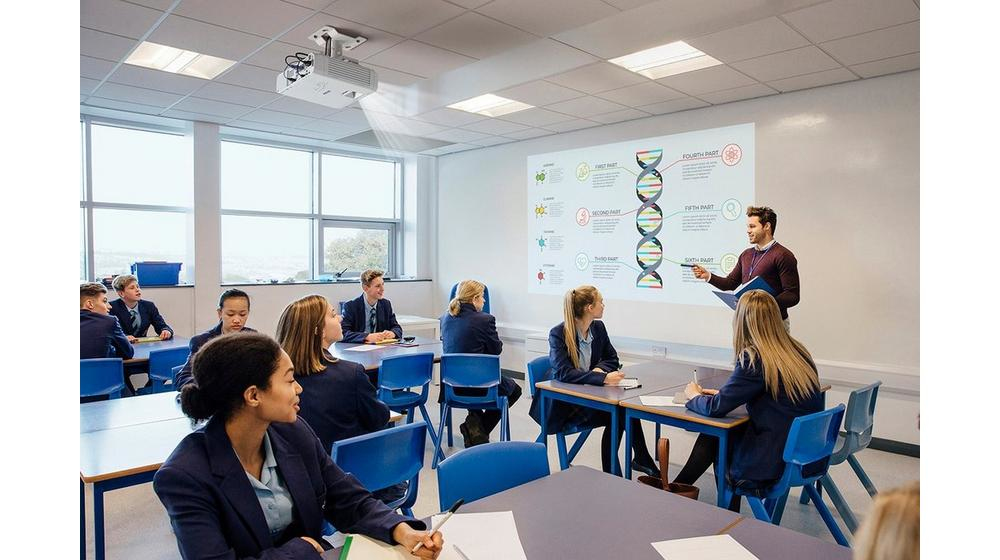 Epson PowerLite L260F - Proyector 3LCD - 4600 lúmenes (blanco) - 4600 lúmenes (color) - 16:9 - 1080p - IEE 802.11a/b/g/n/ac inalámbrico/LAN/Miracast - con 3 años de Epson Road Service Program